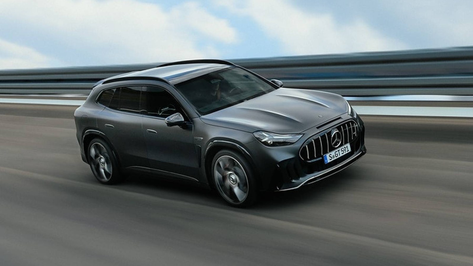 메르세데스-AMG GT SUV 전측면 주행 모습
