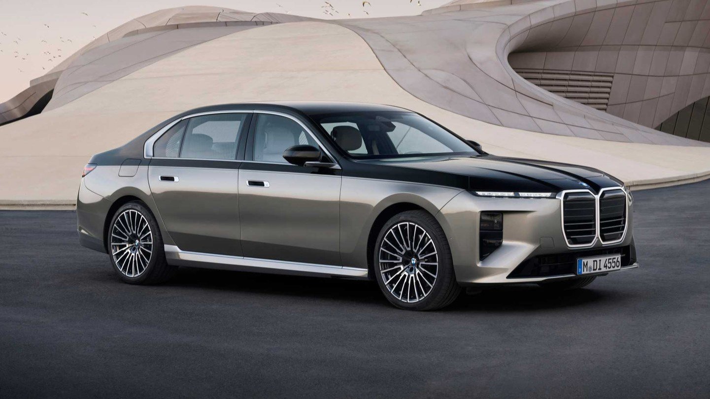 BMW 740 xDrive 투톤 외관 전측면